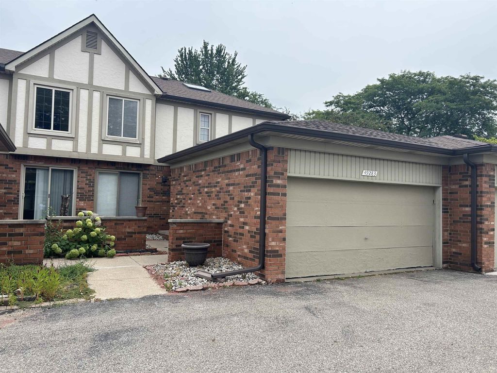 49283 Ashley Ct, Shelby Twp