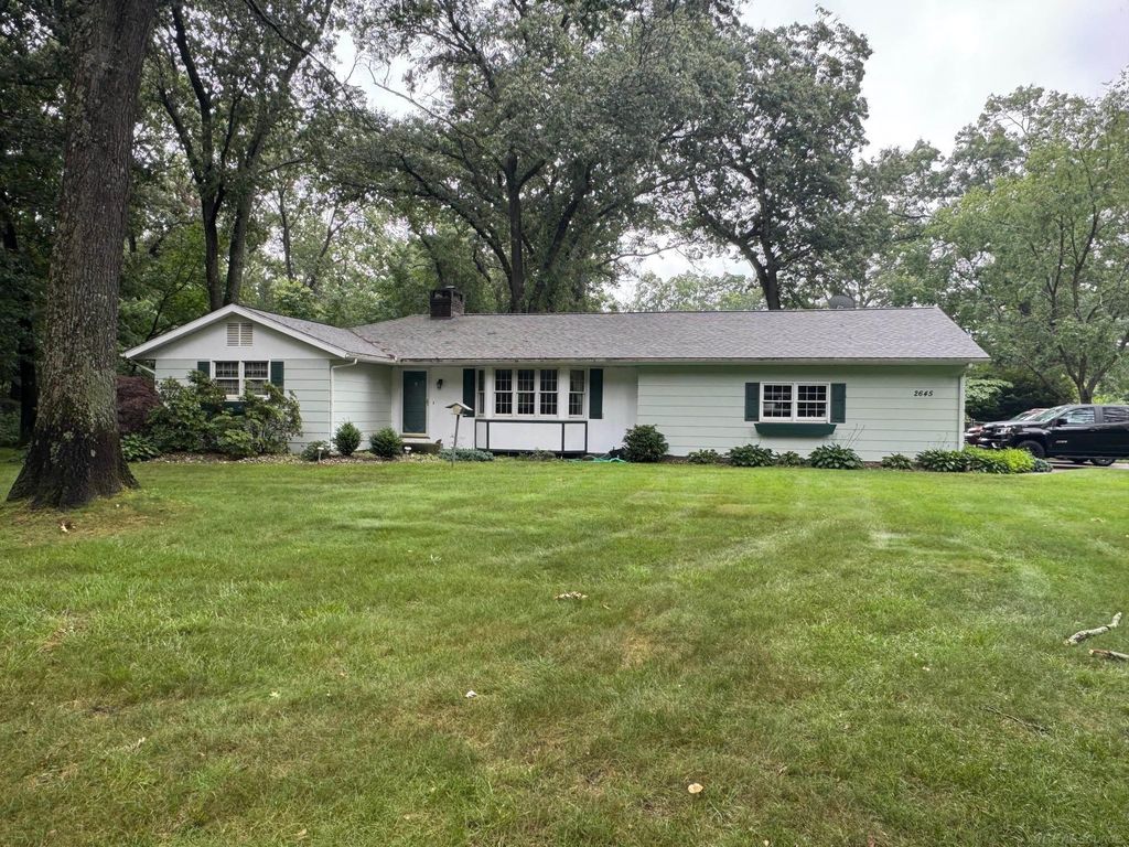 2645 White Lake Dr, Fruitland township