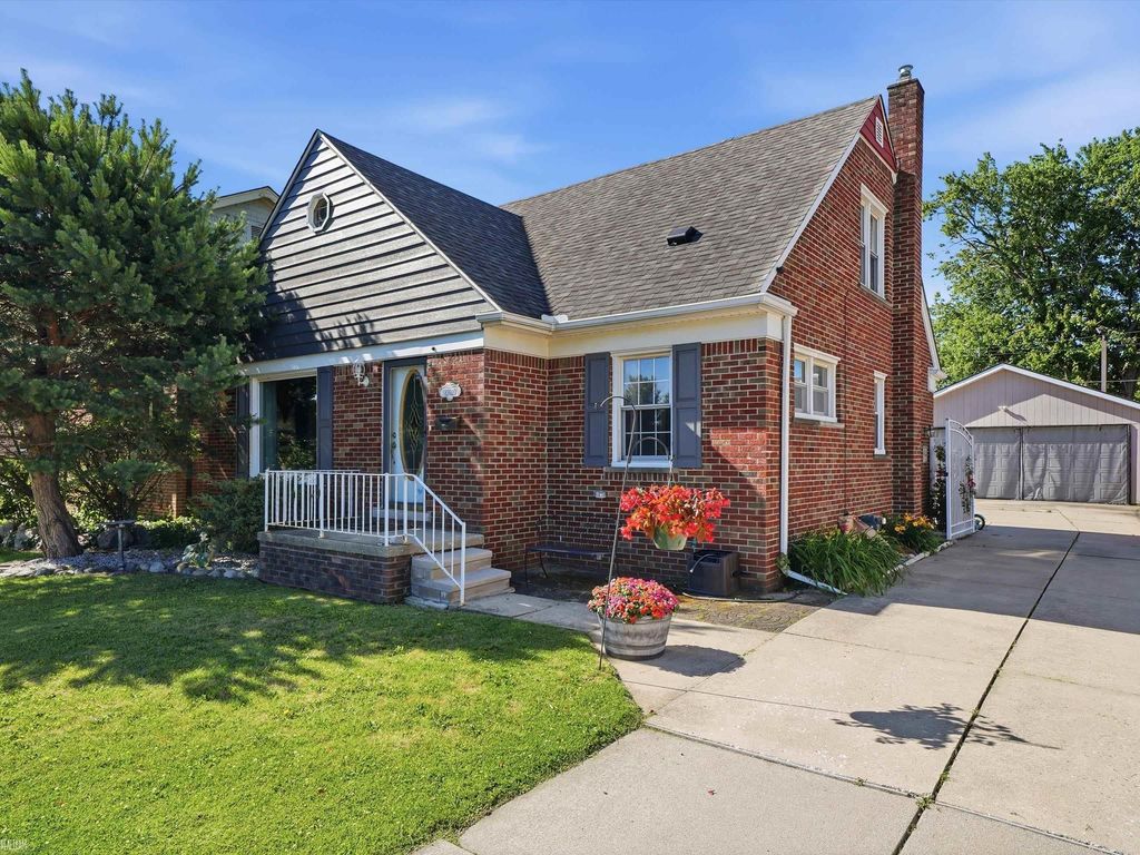 22820 Ridgeway St, St. Clair Shores city