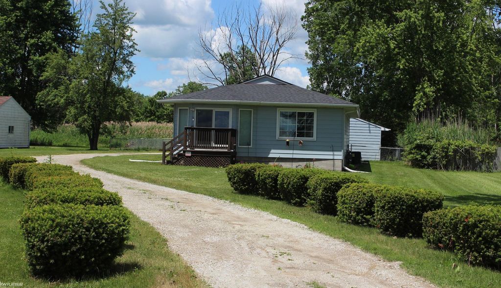 7938 River Rd, Cottrellville township