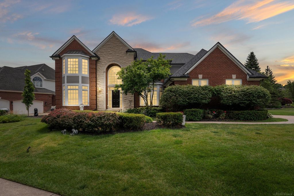 2250 Hawthorne Dr, Shelby charter township