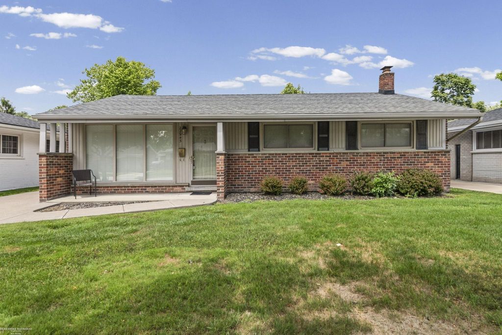 22943 Edgewood St, St. Clair Shores city