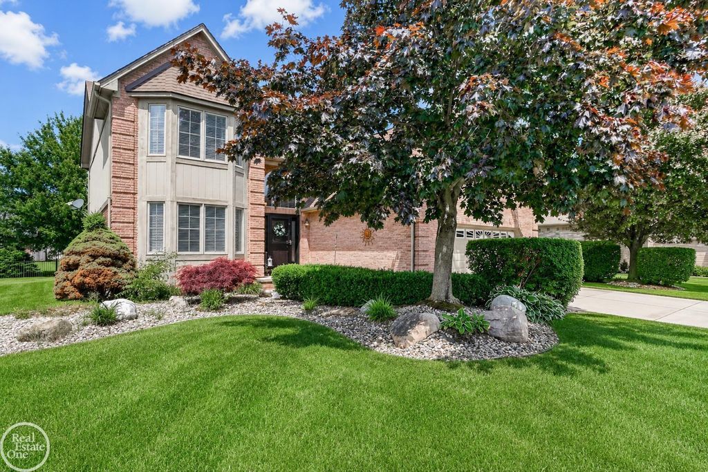 20415 Balmoral Dr, Macomb township