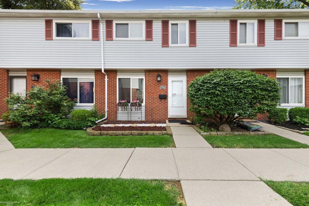 27932 Eastwick Square Rd, Roseville