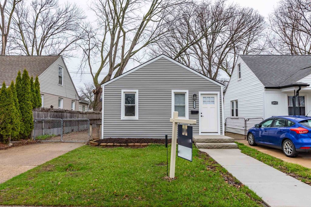 20925 Ridgemont Rd, Harper Woods city