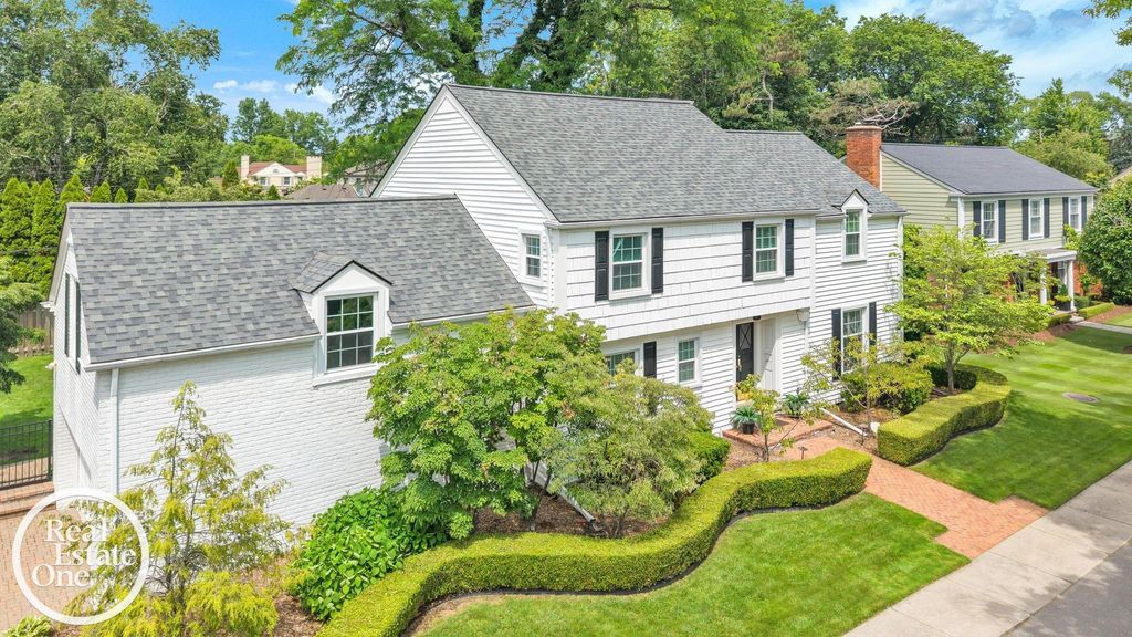 90 Colonial Rd, Village of Grosse Pointe Shores city