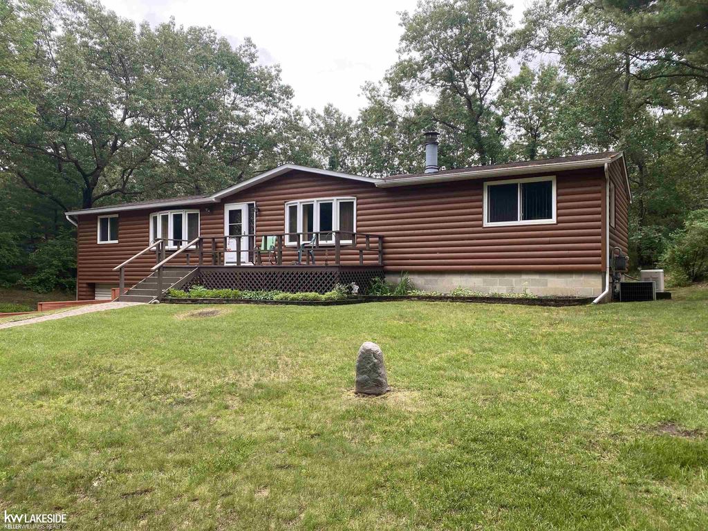 4377 Cochran Rd, Lake township