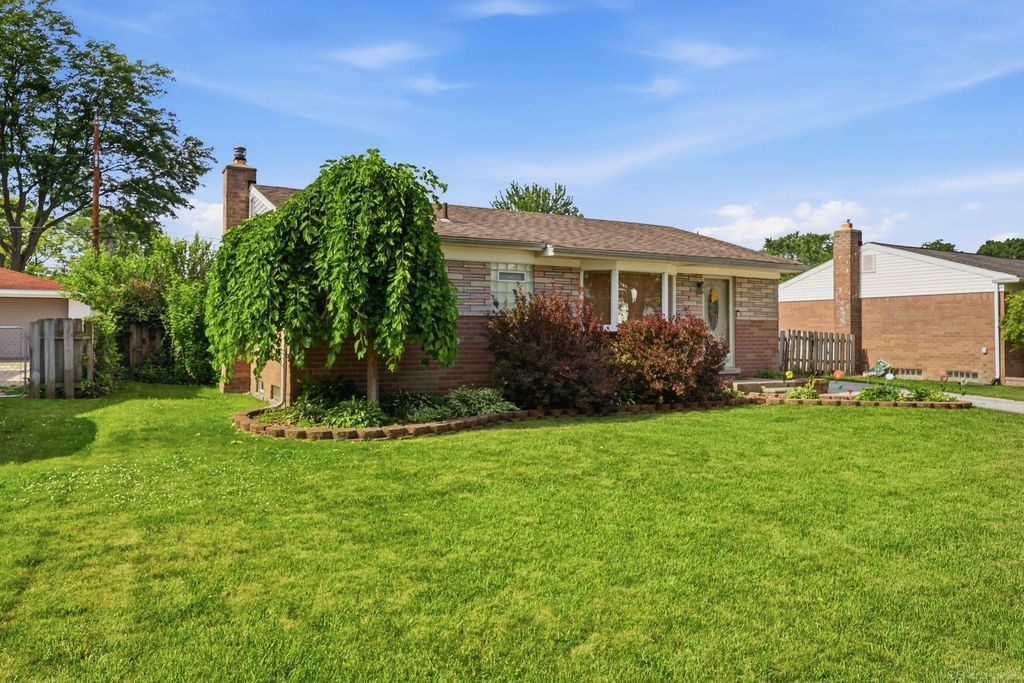 18018 Cloverdale Dr, Clinton charter township
