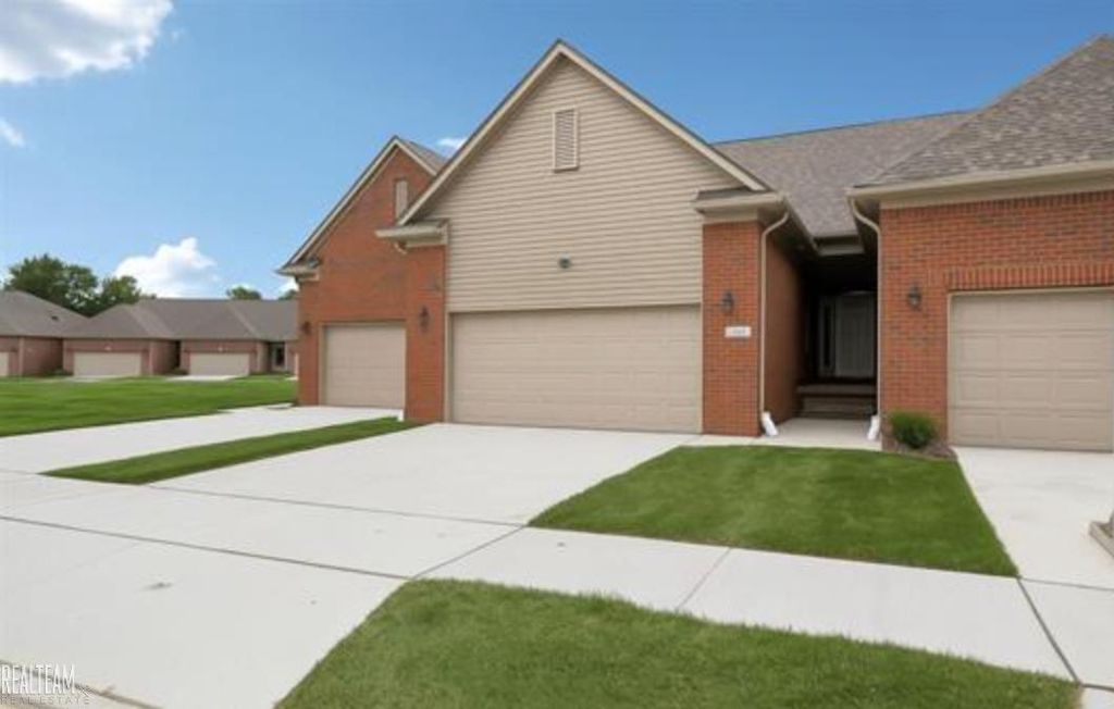 48810 Birmingham Dr, Chesterfield township