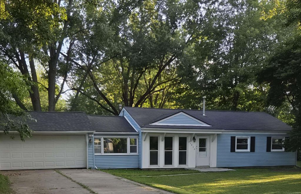 21450 Ulrich St, Clinton charter township