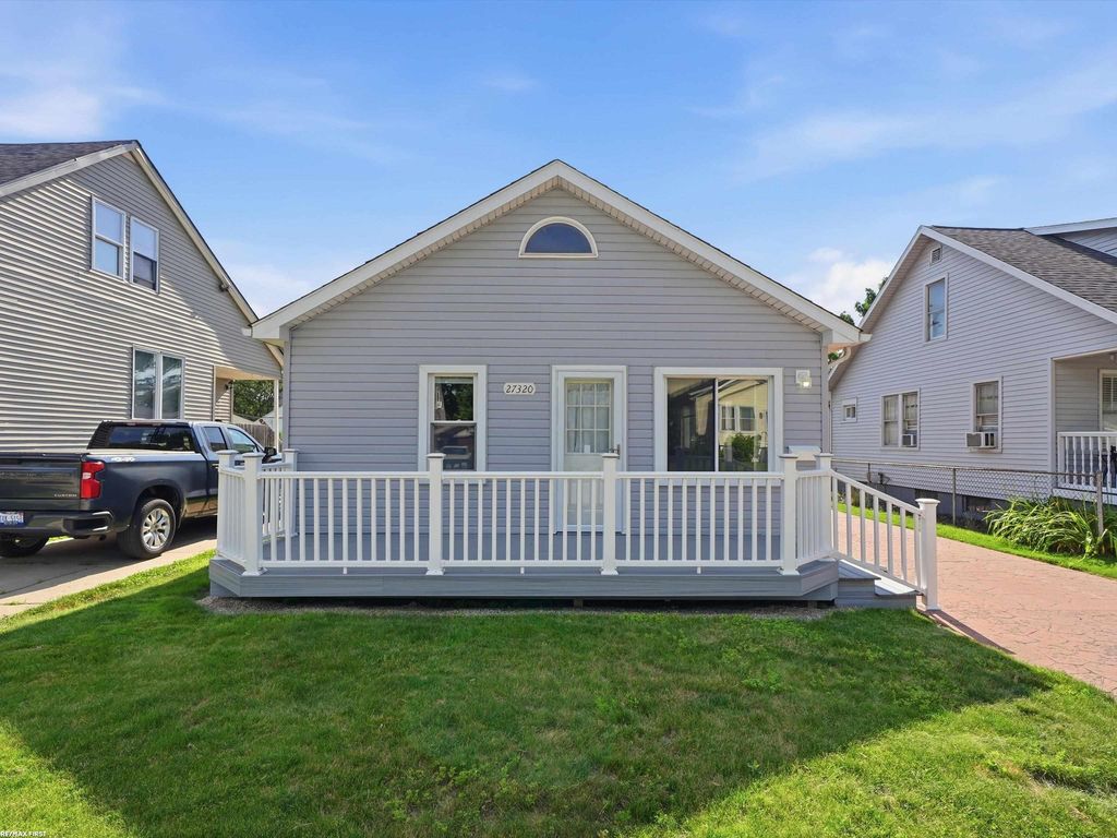 27320 Lawnwood St, Roseville city