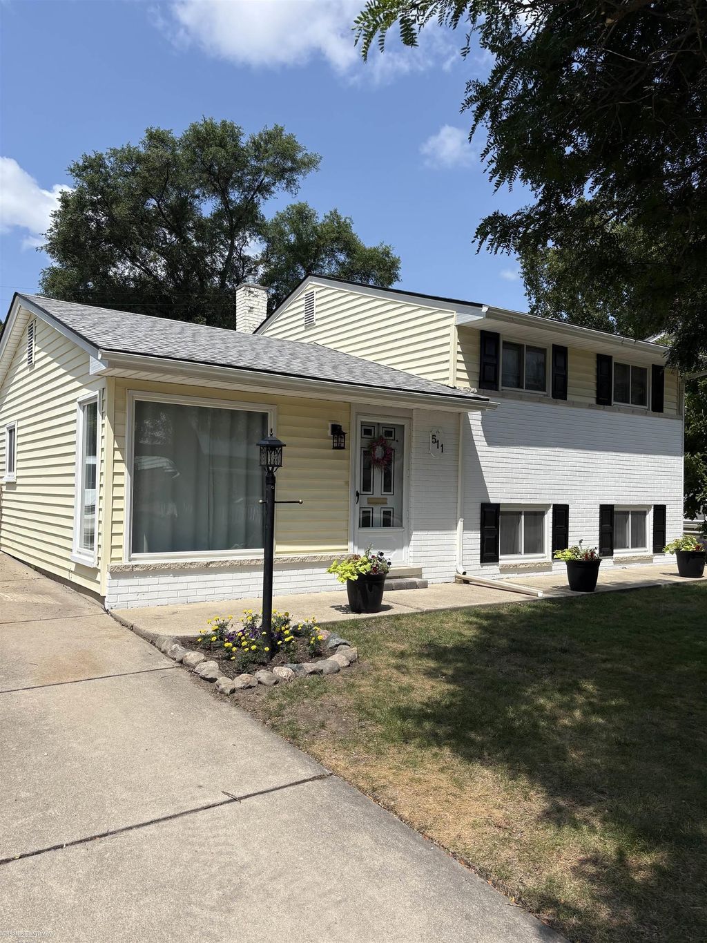 511 Kinross Ave, Clawson