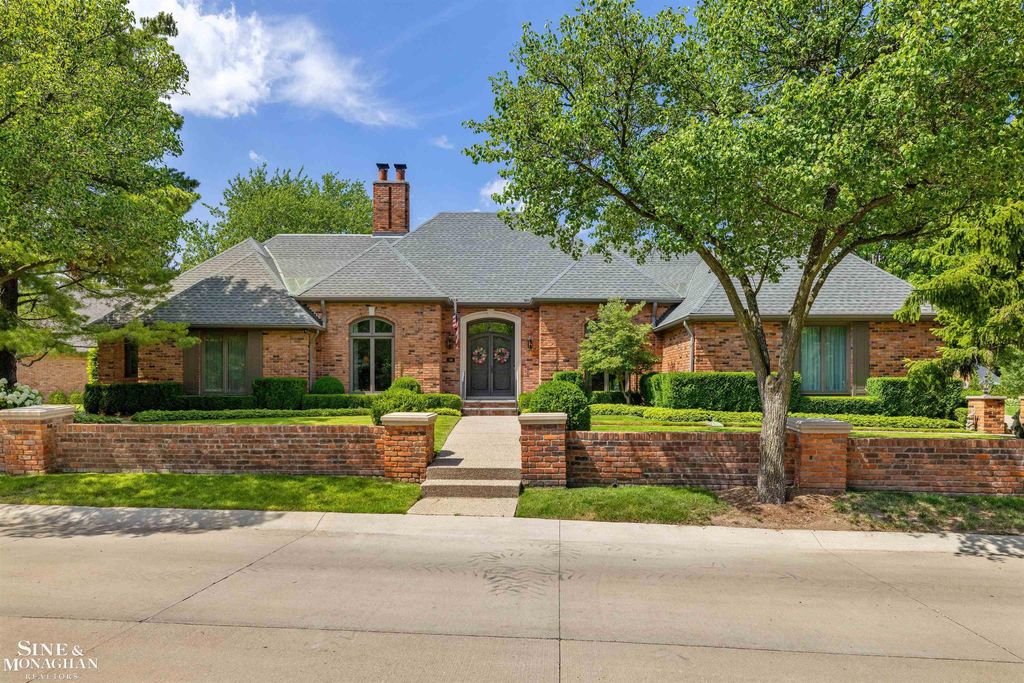 20 Windemere Pl, Grosse Pointe Farms