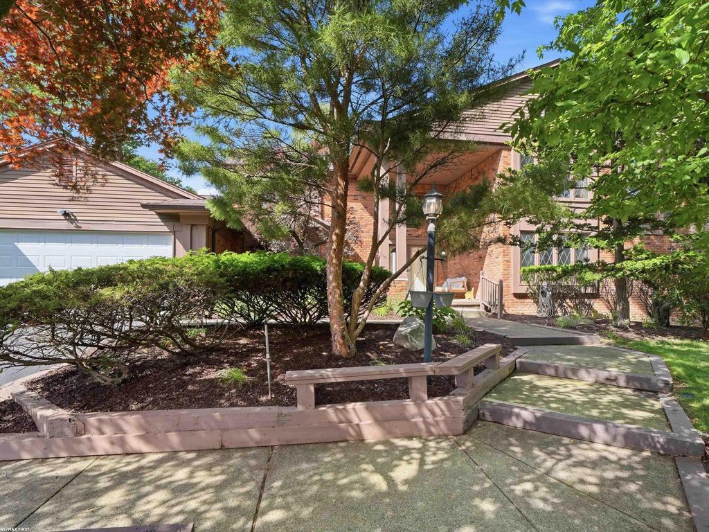 4677 Rolling Ridge Rd, West Bloomfield charter township