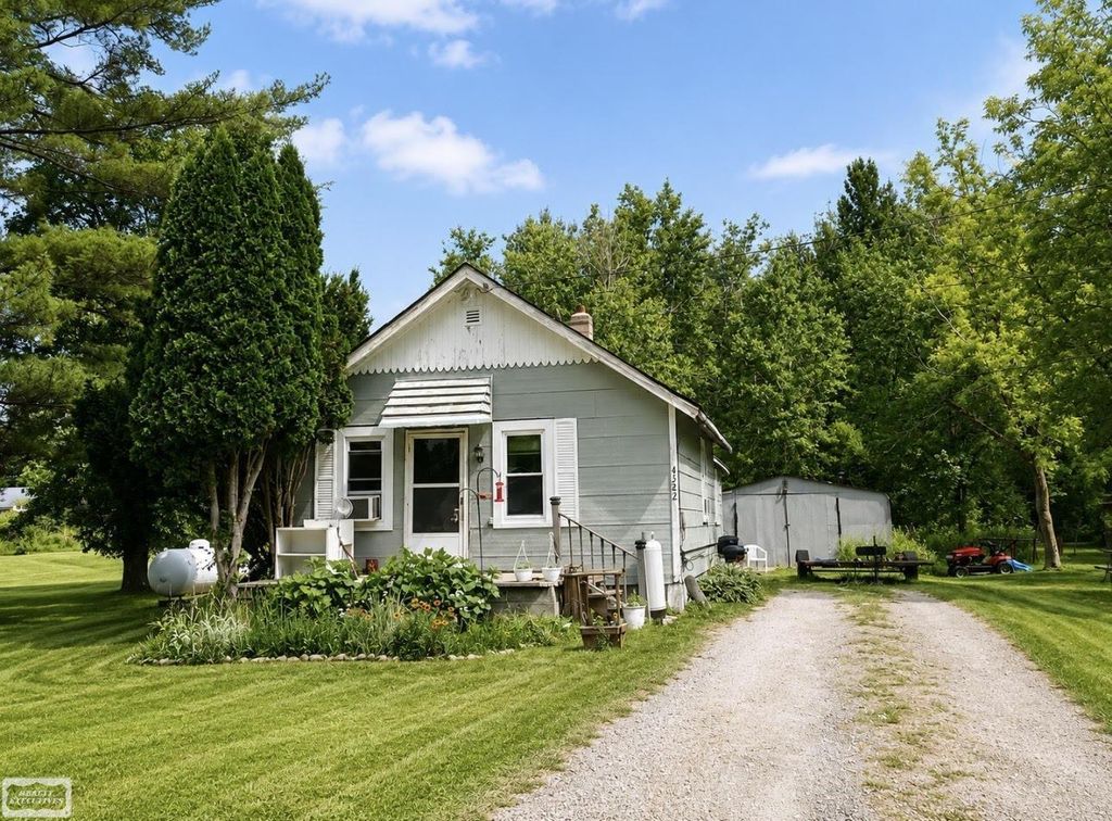 4382 Wall Rd, Port Huron city