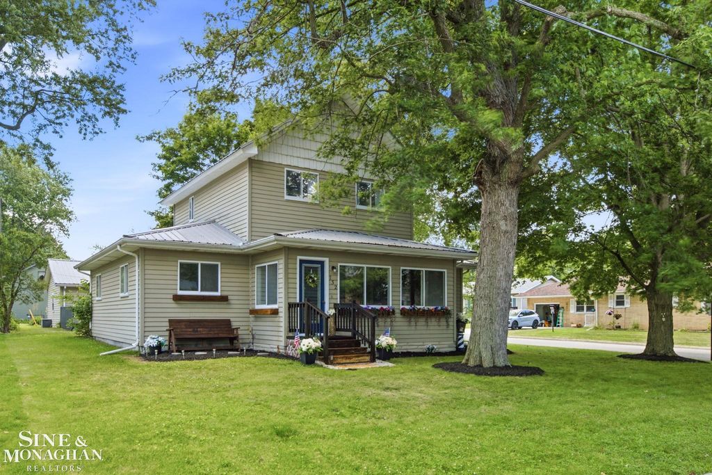 732 N 9th St St, St. Clair city