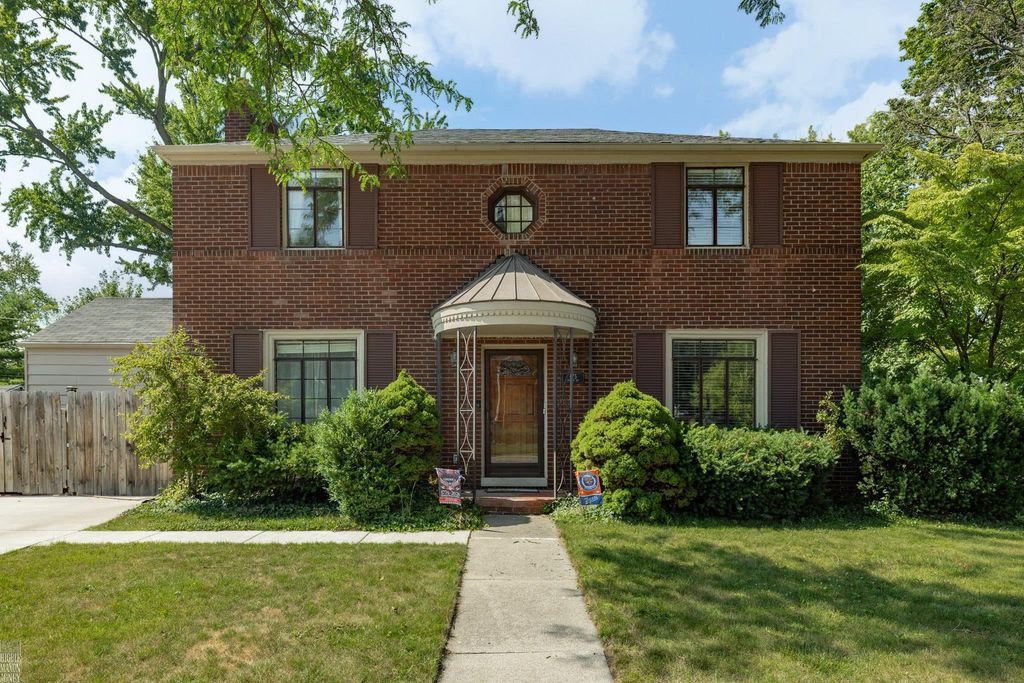 675 Fisher Rd, Grosse Pointe city