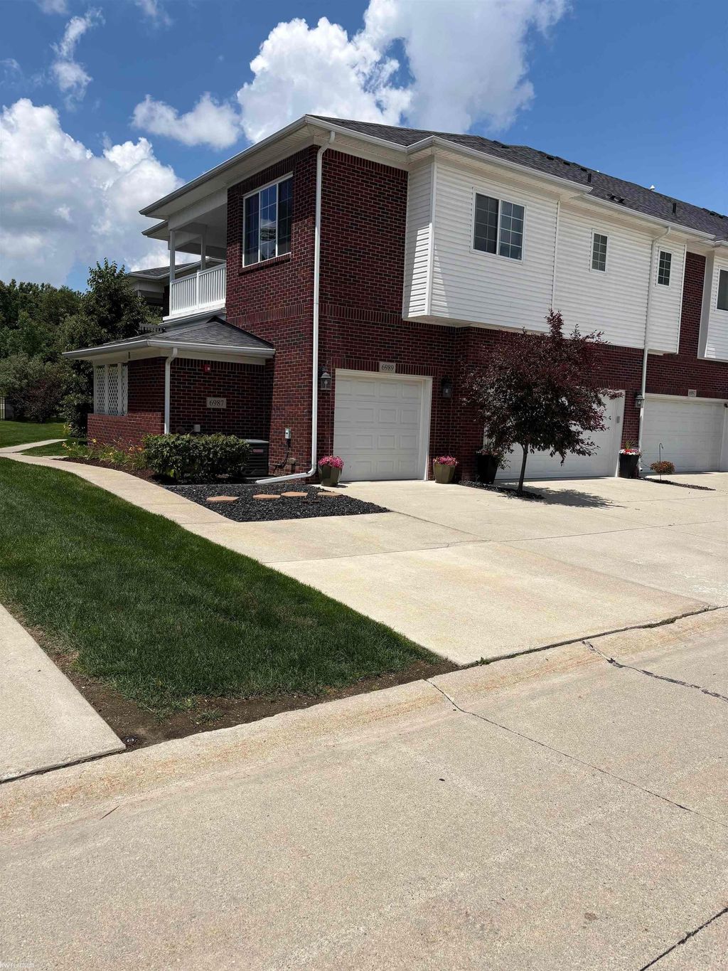 6989 Boulder Pointe Dr, Washington township