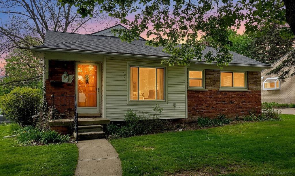 303 Pennell St, Northville