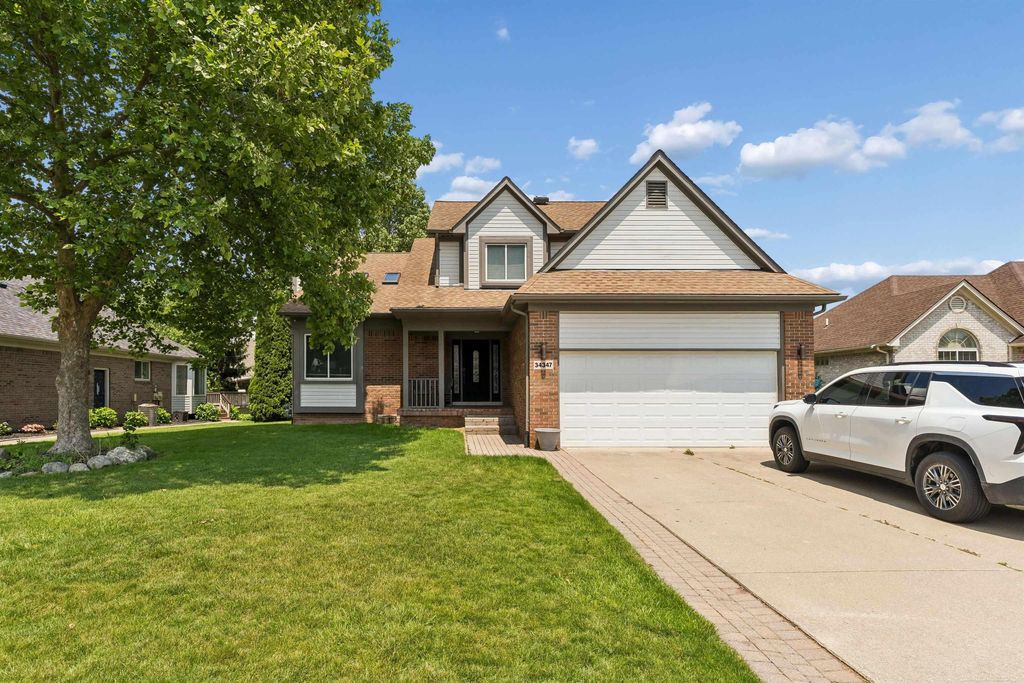 34347 Lillian Rd, Chesterfield township