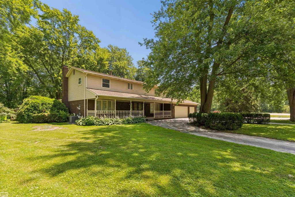 37816 Winkler St, Harrison charter township