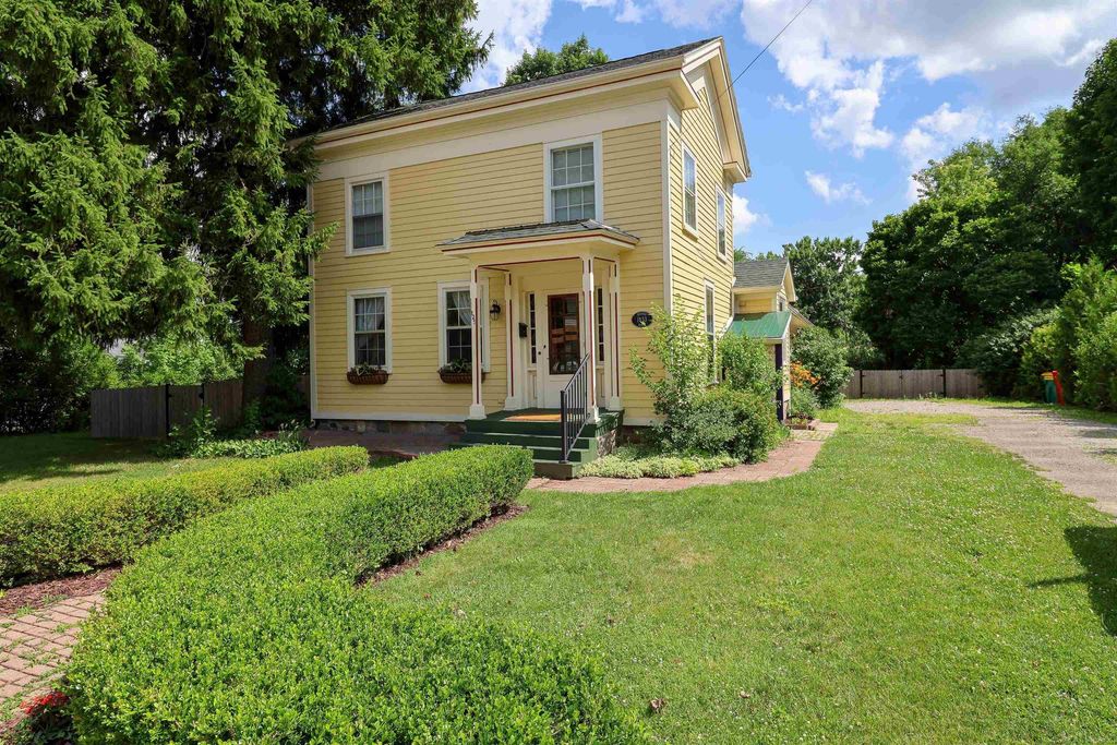 127 Benjamin St, Romeo village