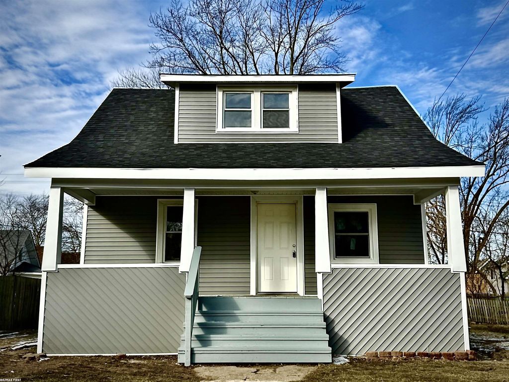727 13th St, Port Huron city