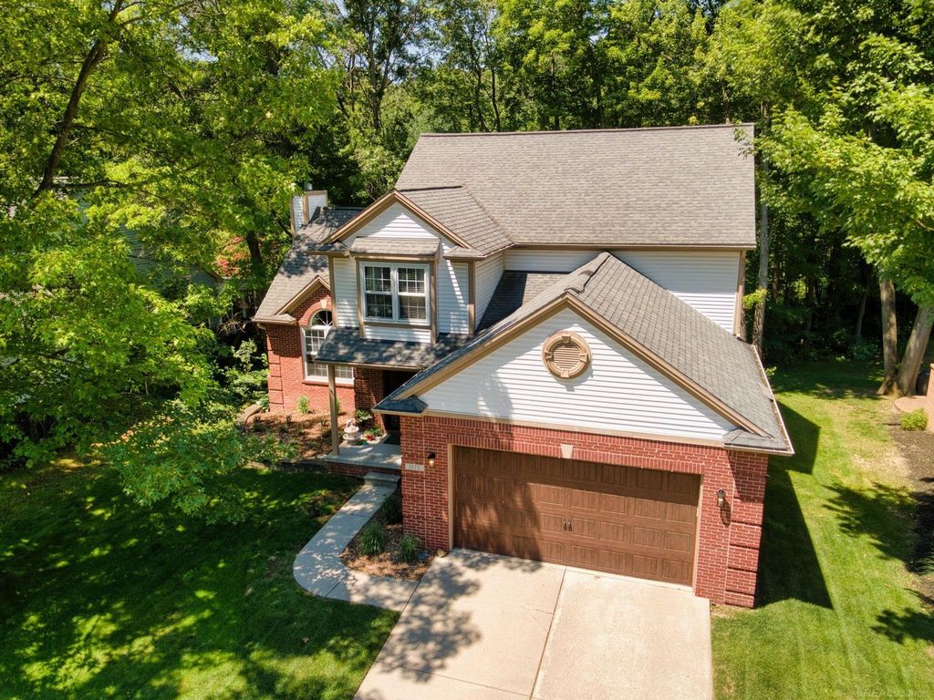 1172 Key West Dr, Orion charter township