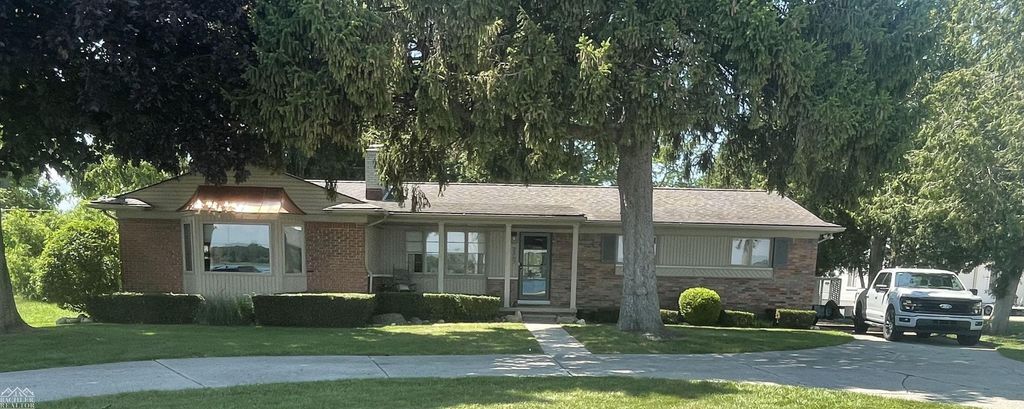 2567 St. Clair River Dr, Clay township
