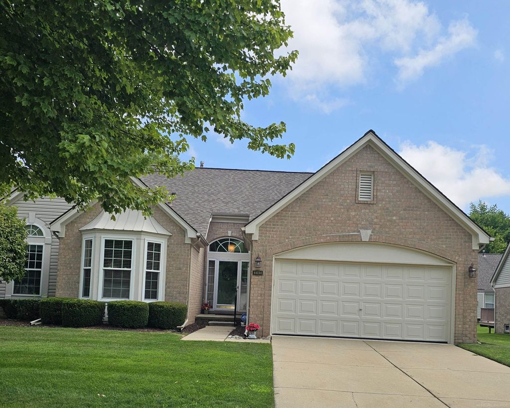 44134 Kendyl Dr, Sterling Heights