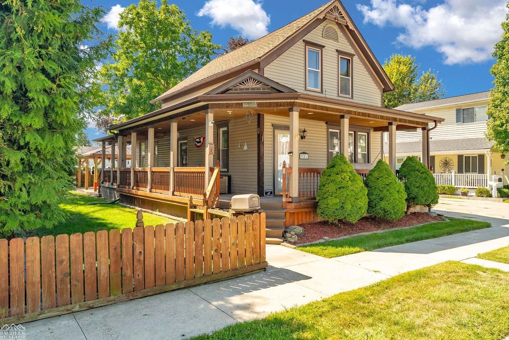 321 Delina St, Marine City city
