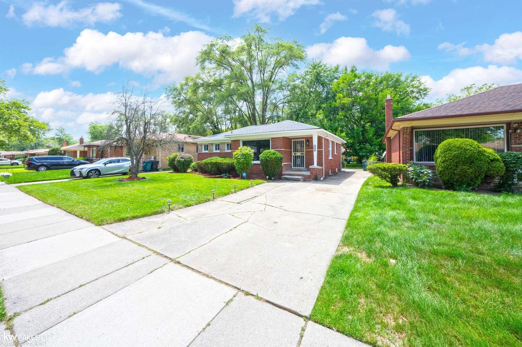21951 Parklawn St, Oak Park city