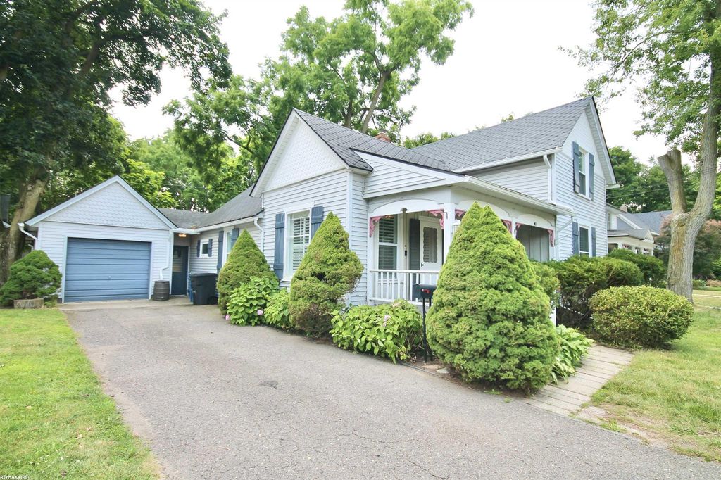 48 W Burdick St, Oxford village