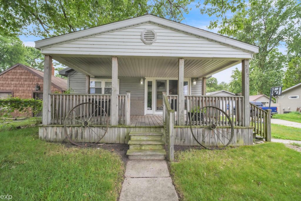 702 Bay Rd, Bangor charter township