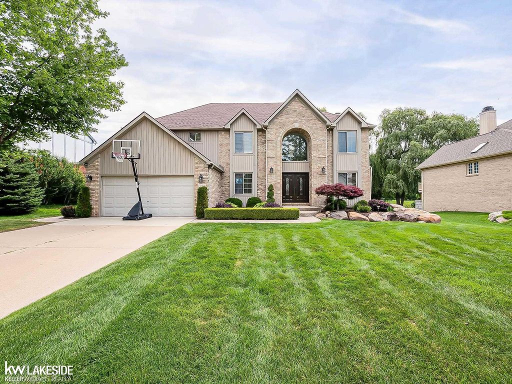 2058 Reagan Dr, Rochester Hills city