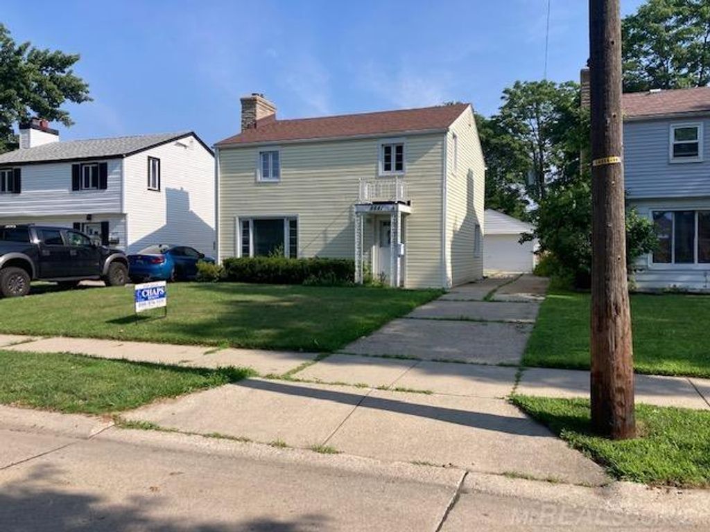 8641 Harding St, Center Line