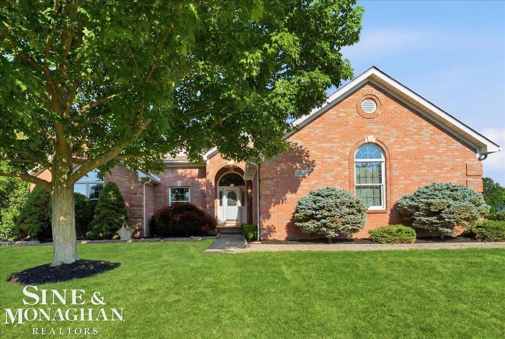 1001 S River Pointe Ln, St. Clair township