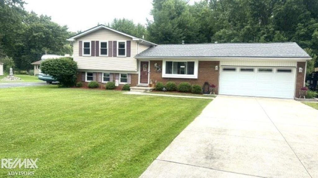 48269 Forbes St, Chesterfield township