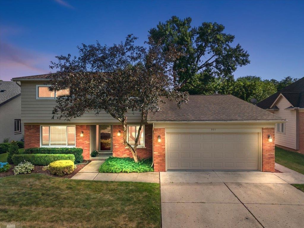 901 Hollywood Ave, Grosse Pointe Woods city
