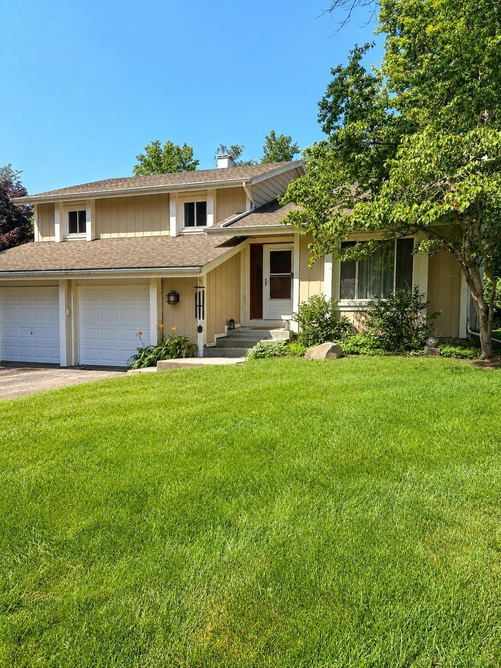 1347 Rutledge Dr, Bedford township