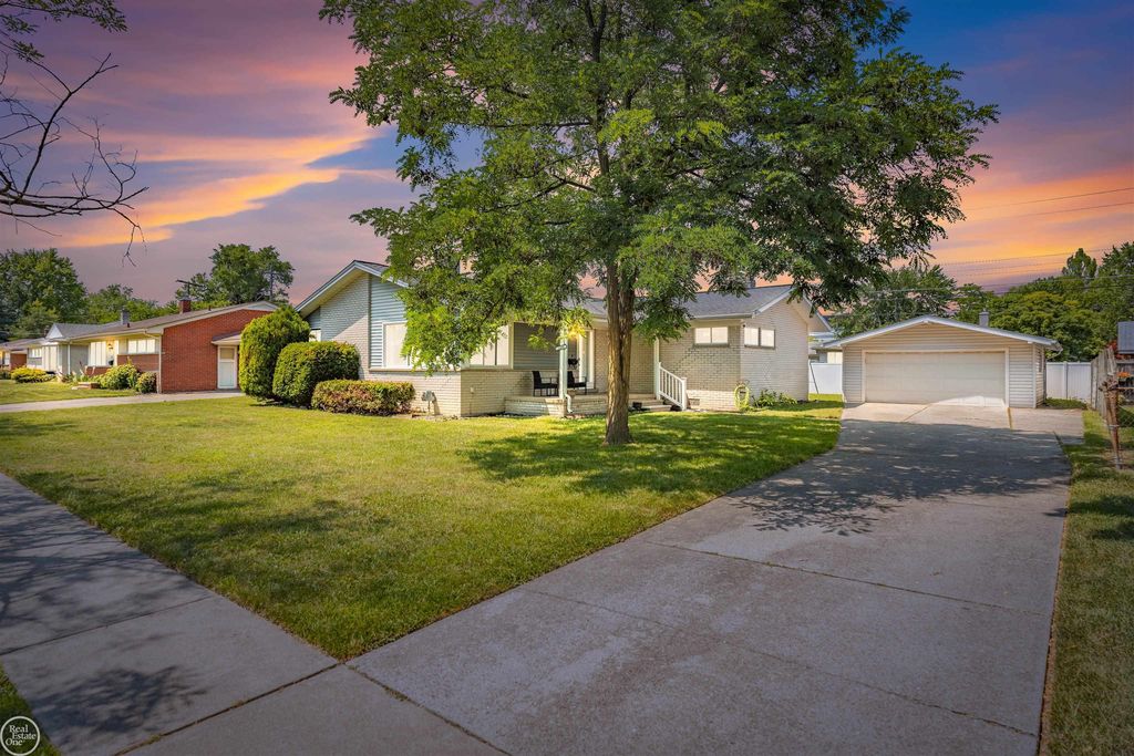 22405 E Schafer St, Clinton charter township