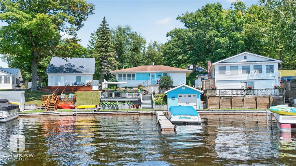 393 N Sage Lake Rd, Hill township