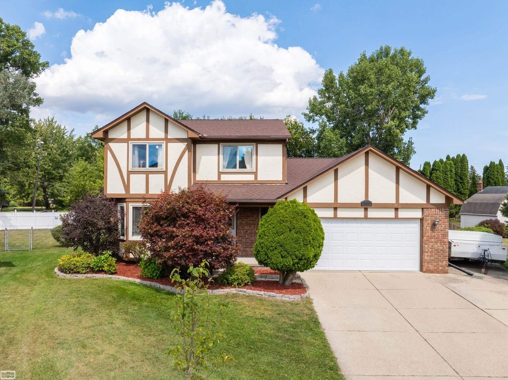 34346 Claudia Ct, Sterling Heights city