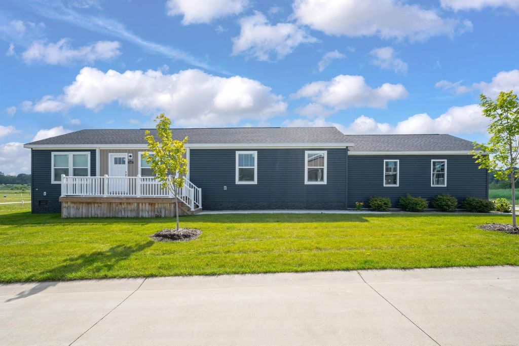 2785 Trade Winds Ct, Lapeer township