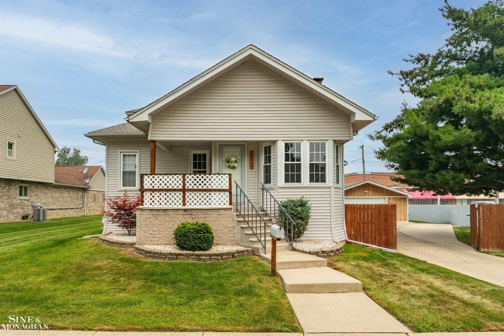 18083 Elizabeth St, Roseville city