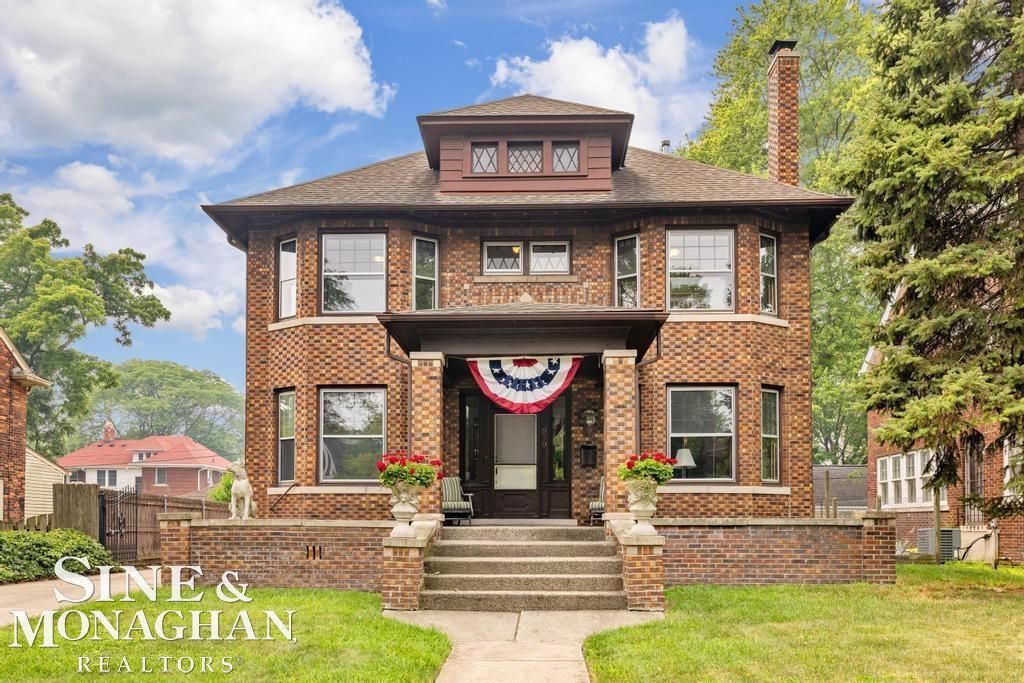 979 Lakepointe St, Grosse Pointe Park city
