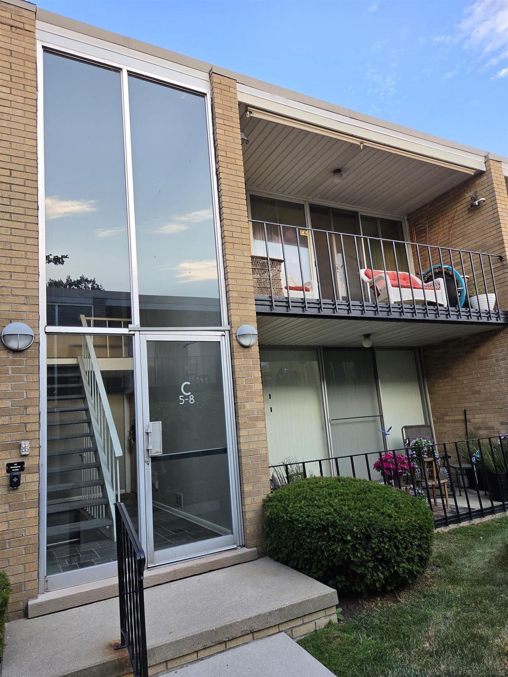 28111 Jefferson Ave, Saint Clair Shores