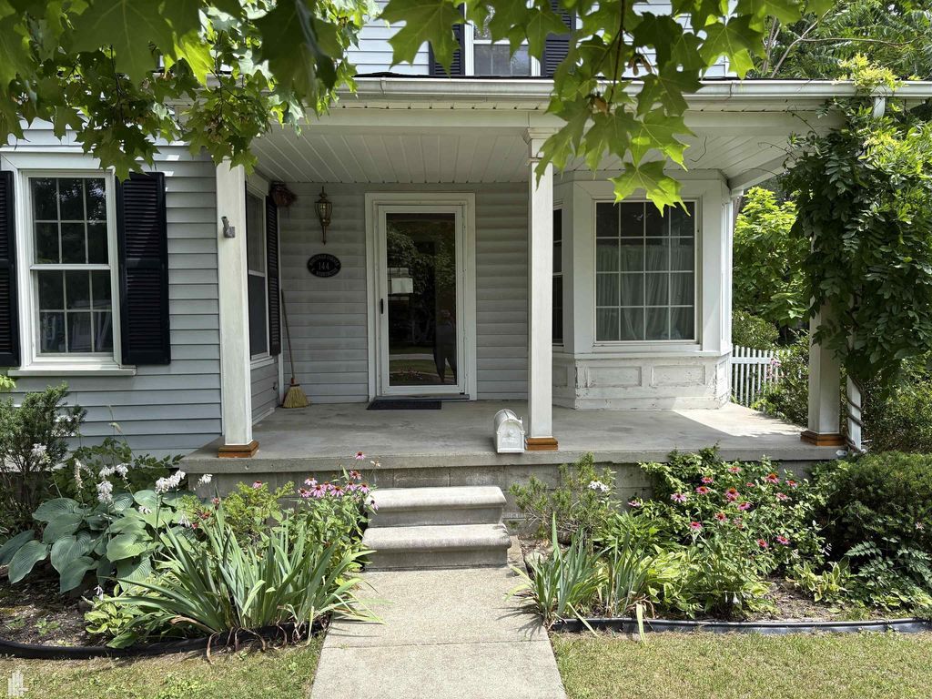 144 N Washington Sts, Lake Orion