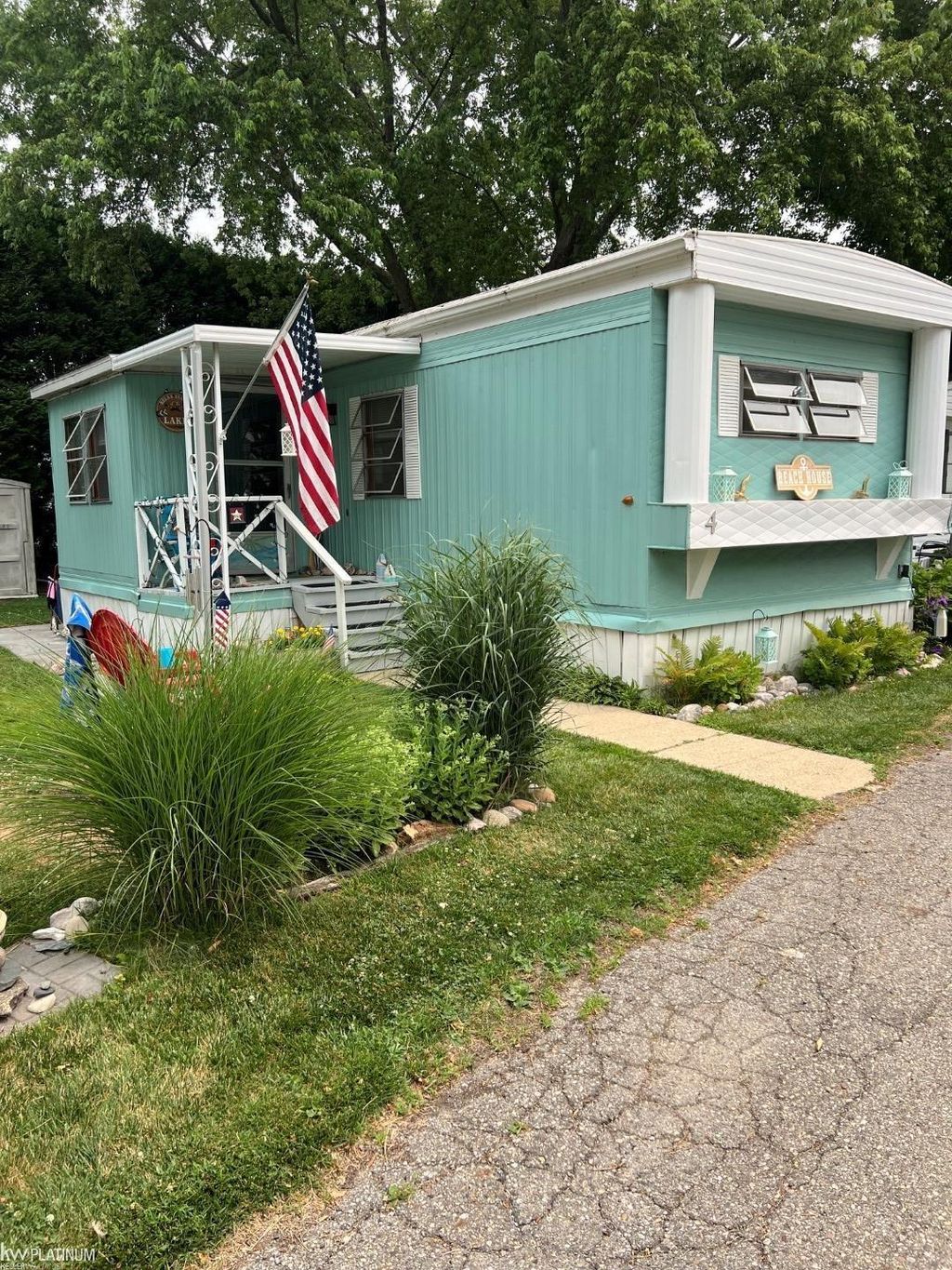 5767 Main, Lexington village