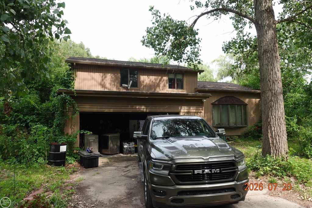150 Francis Ln, Ortonville village